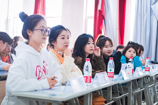 【学长计划】运筹帷幄之中 决胜赛场之上——“白马非马 唇枪舌战”艺术传媒学院第十届“传媒杯”辩论赛初赛新闻稿