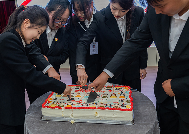 “Y10十号”列车已到达“Y11号”换届大会站