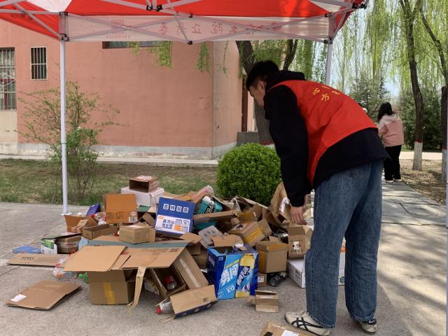 【志愿服务】纸箱传情 奉献爱心——艺术传媒学院“太平庄公益慰问活动”第66期