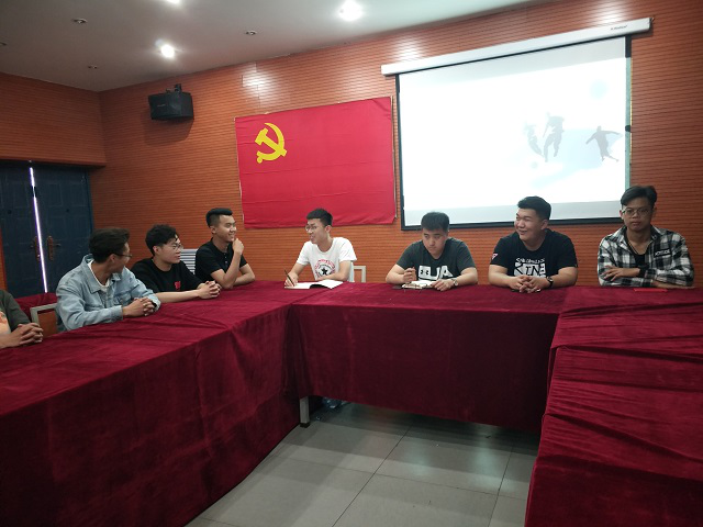 艺术传媒学院召开学生工作期中座谈会