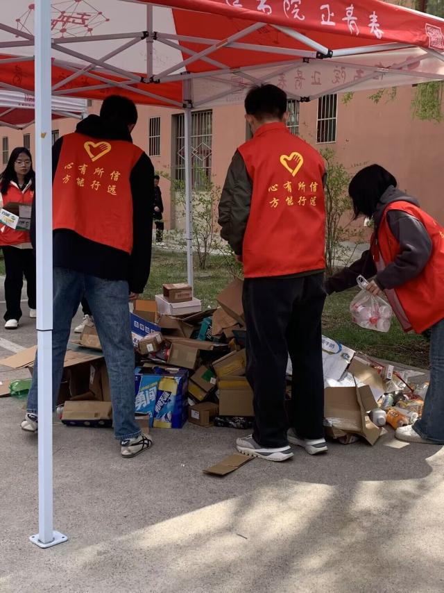 【志愿服务】纸箱传情 奉献爱心——艺术传媒学院“太平庄公益慰问活动”第66期