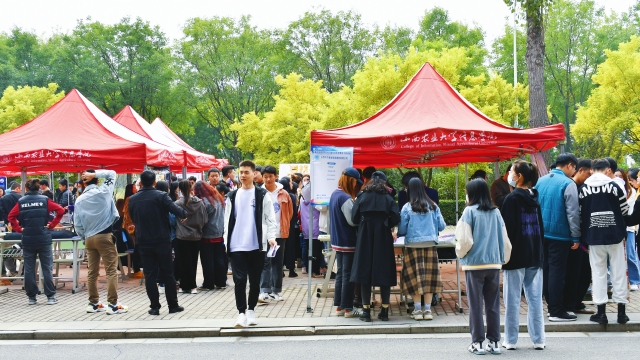 【毕业指导】让简历“飞”一会 ——艺术传媒学院举行本学期2022届毕业生首场专场招聘会