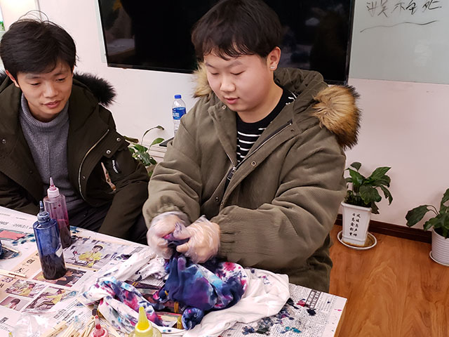 【双院融合】“染旧作新·艺染新潮”——艺术扎染体验活动(第3期)