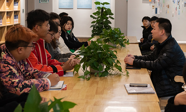 【期中座谈】倾听学生心声 助力学生成长——艺术传媒学院召开2023-2024学年第一学期期中座谈会