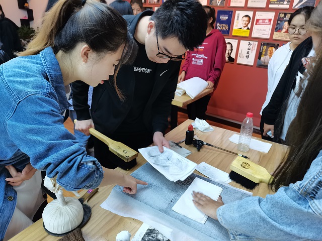 【公益服务】致力公益 成就未来 ——艺术传媒学院“拾遗记”金石传拓文化雅集行动第25期