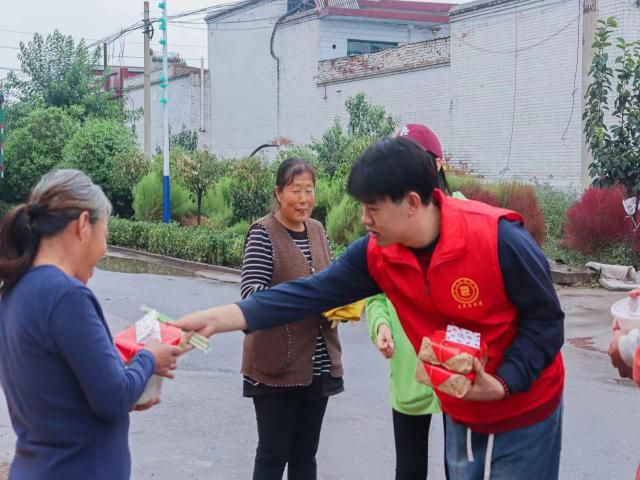 【志愿服务】情浓溢中秋 煮饺话团圆——艺术传媒学院“太平庄公益慰问”专项志愿者服务队