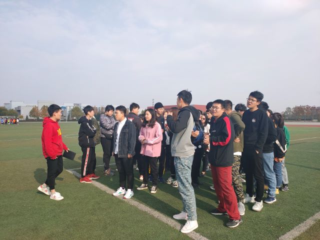 【完满班级】激情翻纸牌 欢笑暖深秋