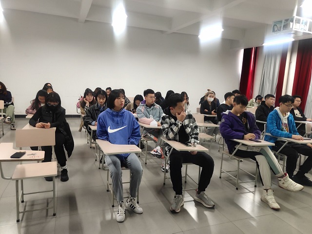 【完满班级】低碳又环保 废品变为宝