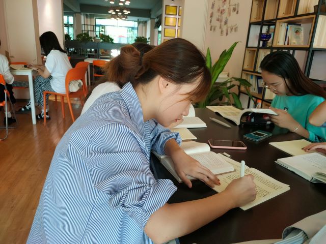 【完满班级】鉴名家书籍 学大咖品质