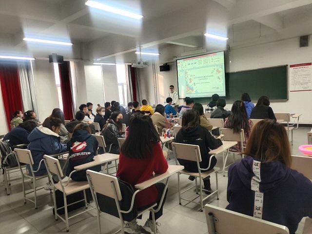 【完满班级】低碳又环保 废品变为宝