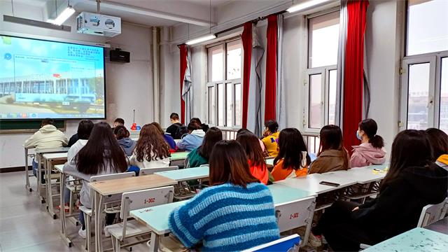 【完满班级】学百年党史 观红色电影
