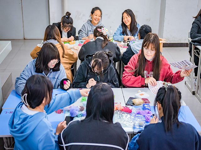 【学长计划】艺家人戳了戳你 在线召唤容嬷嬷