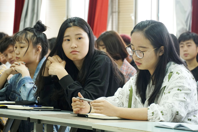 【院长座谈会】共同经历 愿一起努力——记艺术传媒学院5月系主任接待日及座谈会