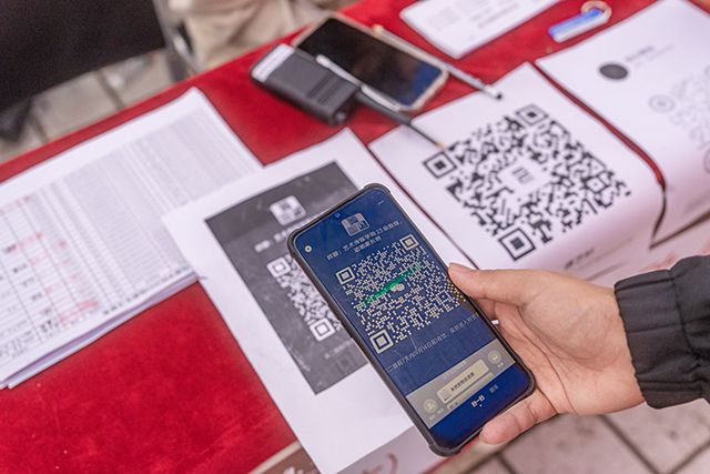 咔嚓:定格“迎新家校互动”的第一个画面