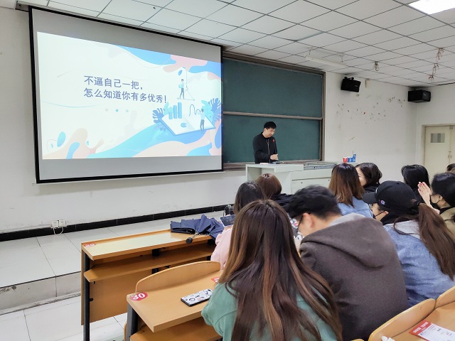 【辅导员说完满】筑梦全新时代 研续青春梦想