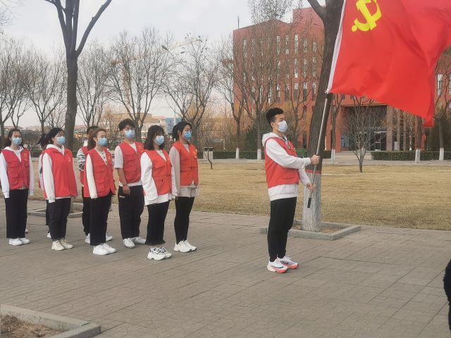 【艺术实践】为春日添一抹雷锋