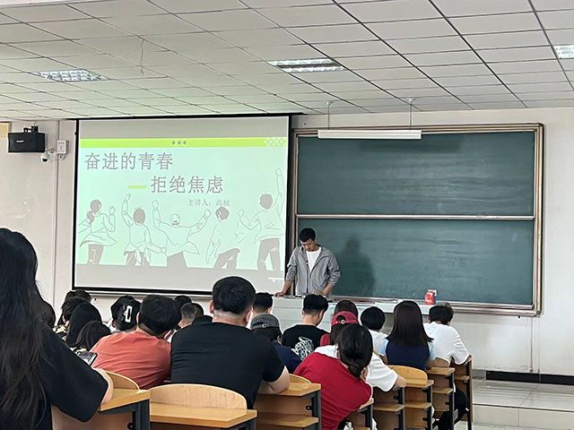 【辅导员说完满】奋进的青春 拒绝焦虑——艺术传媒学院2022级高桢老师辅导员说完满