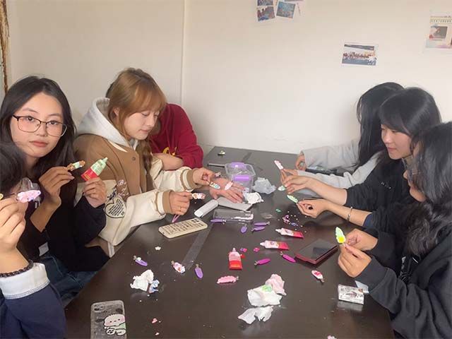 【完满团支部】奶油胶的DIY之旅——艺术传媒学院环设2302班举办奶油胶DIY活动