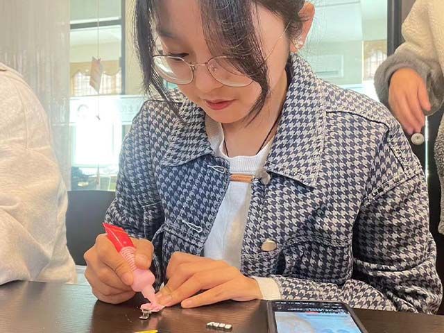 【完满团支部】奶油胶的DIY之旅——艺术传媒学院环设2302班举办奶油胶DIY活动