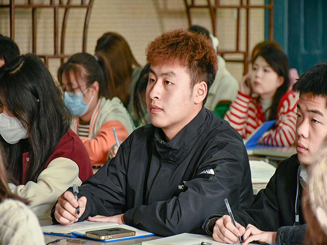 用相机赋予热爱生命,用心去创造景深——青马工程雏鹰班第二讲新闻稿