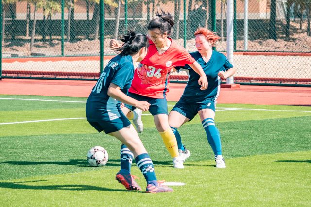 【竞技体育】青春就要张扬 激情绽放球场——第五届“新生杯”足球联赛新闻稿