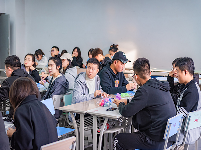 【学长计划】艺家人戳了戳你 在线召唤容嬷嬷