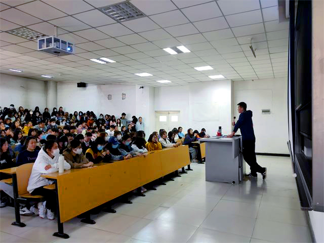 【辅导员说完满】学史明理 正确把握时代方向