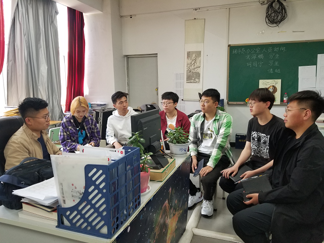 艺术传媒学院召开学生工作期中座谈会