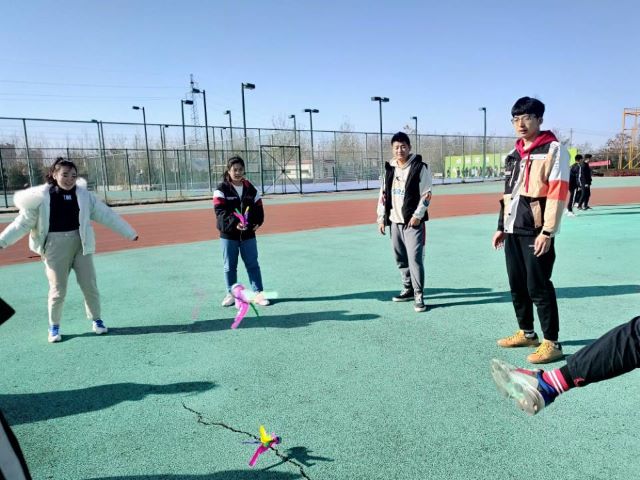 【完满班级】“力争上游,自强不息”毽球大作战活动