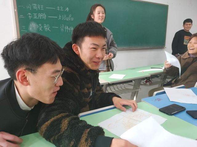 【完满班级】画出我们的默契 猜出我们的友谊