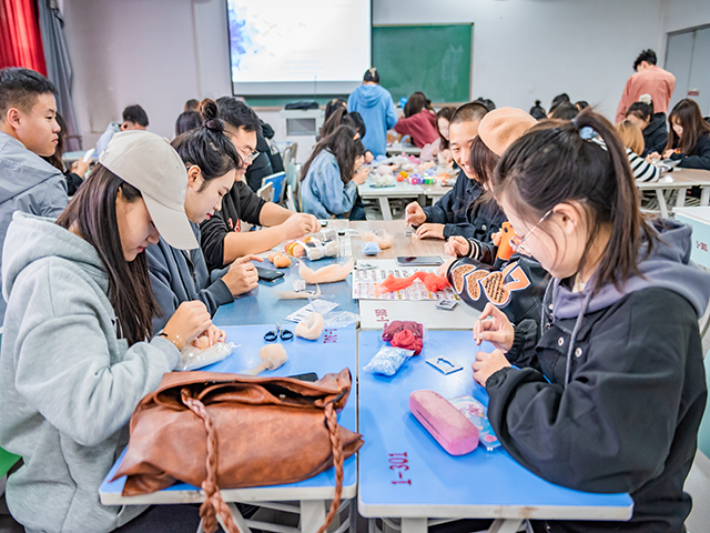 【学长计划】艺家人戳了戳你 在线召唤容嬷嬷