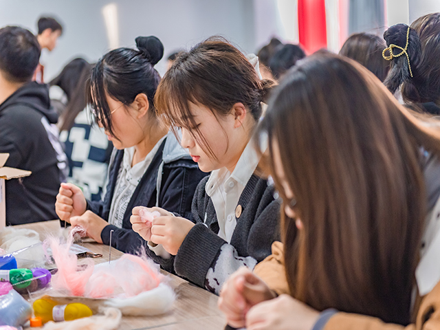 【学长计划】艺家人戳了戳你 在线召唤容嬷嬷